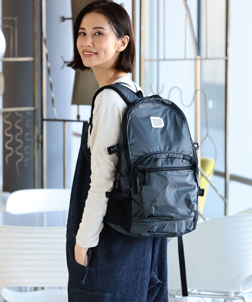merrier BEAMS(メリアビームス)の「FREDRIK PACKERS / DAY PACK TIPI マザーズリュック(バックパック/リュック・レディース・チャコールグレー・ONE SIZE)」の16枚目の写真
