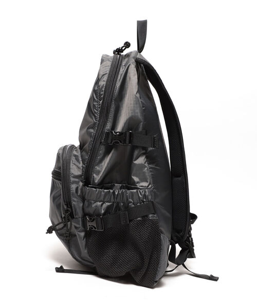 merrier BEAMS(メリアビームス)の「FREDRIK PACKERS / DAY PACK TIPI マザーズリュック(バックパック/リュック・レディース・チャコールグレー・ONE SIZE)」の21枚目の写真