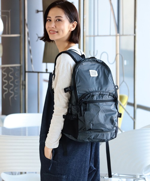 merrier BEAMS(メリアビームス)の「FREDRIK PACKERS / DAY PACK TIPI マザーズリュック(バックパック/リュック・レディース・チャコールグレー・ONE SIZE)」の13枚目の写真