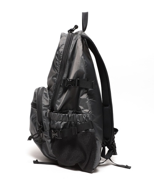 merrier BEAMS(メリアビームス)の「FREDRIK PACKERS / DAY PACK TIPI マザーズリュック(バックパック/リュック・レディース・チャコールグレー・ONE SIZE)」の9枚目の写真