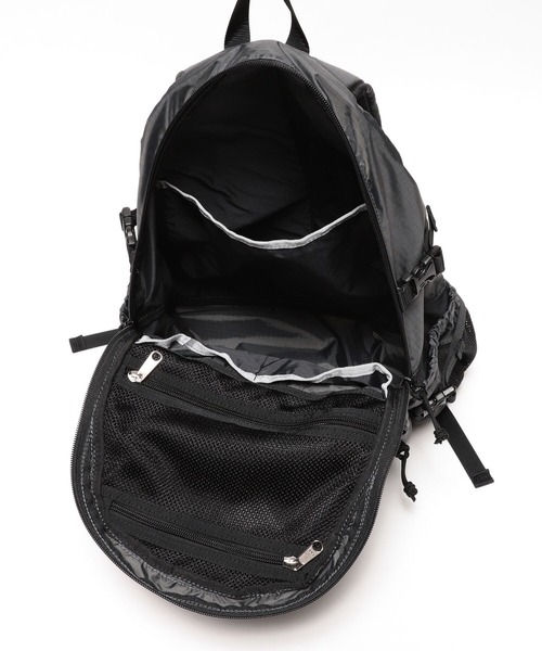 merrier BEAMS(メリアビームス)の「FREDRIK PACKERS / DAY PACK TIPI マザーズリュック(バックパック/リュック・レディース・チャコールグレー・ONE SIZE)」の2枚目の写真