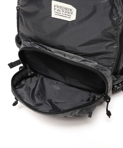 merrier BEAMS(メリアビームス)の「FREDRIK PACKERS / DAY PACK TIPI マザーズリュック(バックパック/リュック・レディース・チャコールグレー・ONE SIZE)」の14枚目の写真