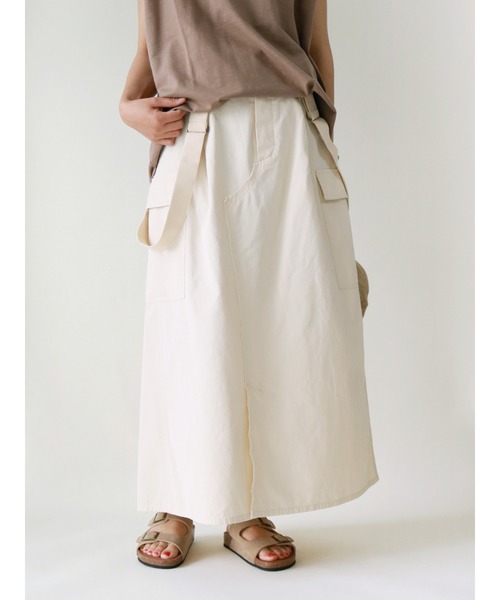 Samansa Mos2（サマンサ モスモス）の「サス付カーゴスカート（スカート・レディース・カーキ/キナリ/チャコール・ﾌﾘ-）」の2枚目の写真