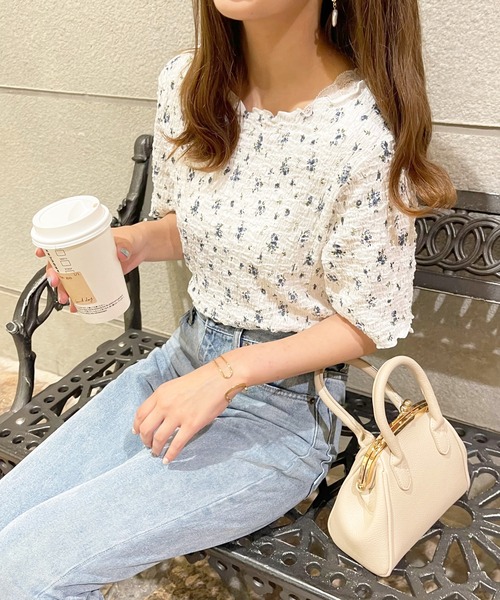 apres jour（アプレジュール）の「シャーリング花柄トップス【ZOZOTOWN限定アイテム】（シャツ/ブラウス・レディース・アイボリー/オフホワイト/その他/ホワイト系その他・フリー/X-LARGE）」の2枚目の写真