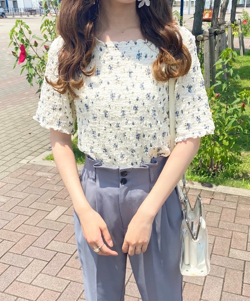 apres jour（アプレジュール）の「シャーリング花柄トップス【ZOZOTOWN限定アイテム】（シャツ/ブラウス・レディース・アイボリー/オフホワイト/その他/ホワイト系その他・フリー/X-LARGE）」の3枚目の写真