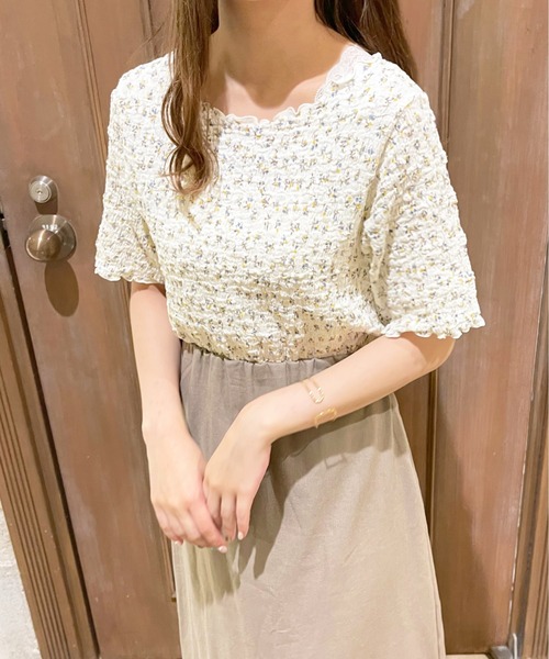 apres jour（アプレジュール）の「シャーリング花柄トップス【ZOZOTOWN限定アイテム】（シャツ/ブラウス・レディース・アイボリー/オフホワイト/その他/ホワイト系その他・フリー/X-LARGE）」の9枚目の写真