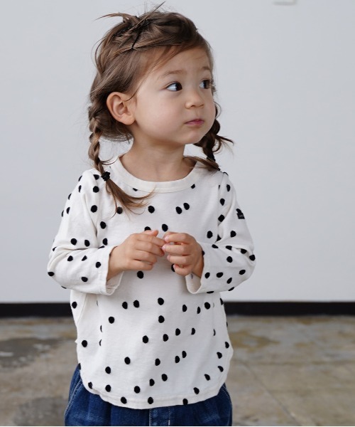 quoti use fith（クゥオティ　ユース　フィス）の「ポコポコドットジャガード 長袖 Tシャツ（Tシャツ/カットソー・キッズ・ホワイト/チャコールグレー/ピンク・110/80/120/130/90/100）」の2枚目の写真