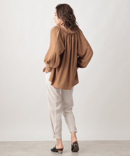 Ezick（エジック）の「ギャザーデザインブラウス（シャツ/ブラウス・レディース・オフホワイト/ブラック/キャメル・FREE）」の7枚目の写真