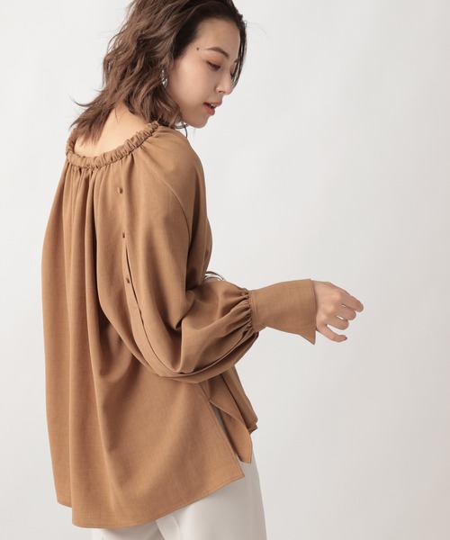 Ezick（エジック）の「ギャザーデザインブラウス（シャツ/ブラウス・レディース・オフホワイト/ブラック/キャメル・FREE）」の9枚目の写真