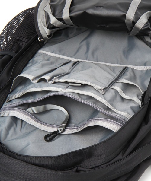 THE NORTH FACE(ザノースフェイス)の「【THE NORTH FACE(ザノースフェイス)】HOT SHOT(バックパック/リュック・メンズ・ブラック・FREE)」の4枚目の写真