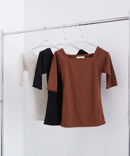 EFOLE（エフォル）の「ソフトコットンリブ　スクエアネック　トップス（Tシャツ/カットソー・レディース・ライトグレー/ブラック/ブラウン・FREE）」の3枚目の写真