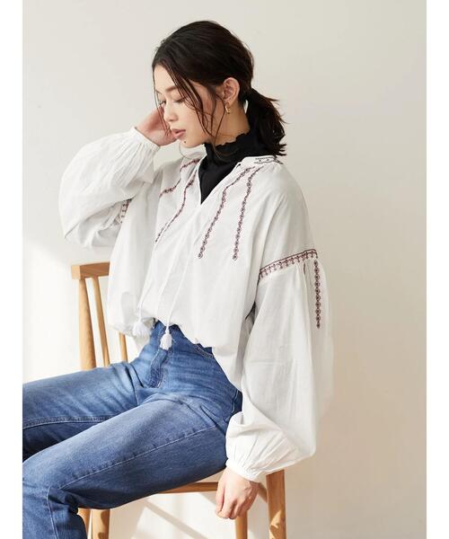 Green Parks(グリーンパークス)の「刺繍スモックシャツ(シャツ/ブラウス・レディース・オフホワイト/ブラック/オレンジ・FREE)」の2枚目の写真