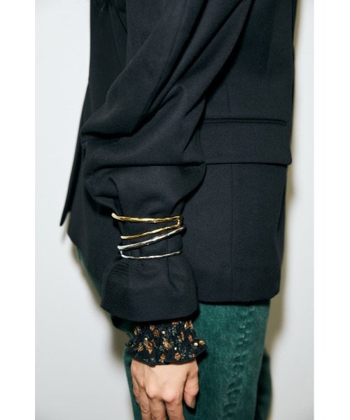 MOUSSY(マウジー)の「LINE バングル(バングル/リストバンド・レディース・シルバー/ゴールド・FREE)」の4枚目の写真