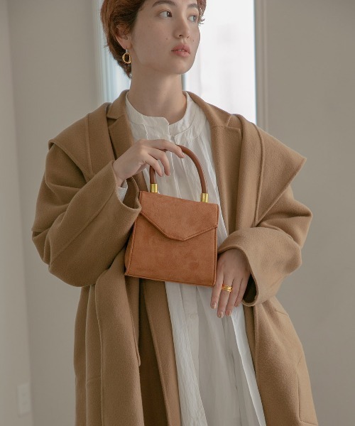 tukn.（トゥクン）の「お上品にころんと。スエードハンドバッグ（ショルダーバッグ・レディース・グリーン/ブラウン/キャメル・FREE）」の3枚目の写真