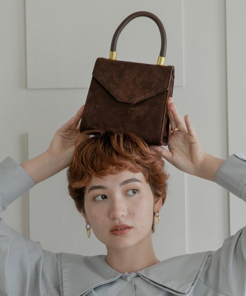 tukn.（トゥクン）の「お上品にころんと。スエードハンドバッグ（ショルダーバッグ・レディース・グリーン/ブラウン/キャメル・FREE）」の2枚目の写真