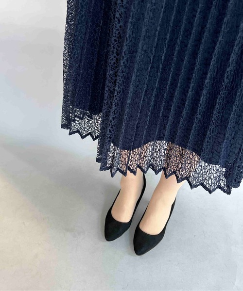 PICCIN(ピッチン)の「アイリッシュレースプリーツスカート(スカート・レディース・グレイッシュベージュ/ネイビー・M/L)」の2枚目の写真