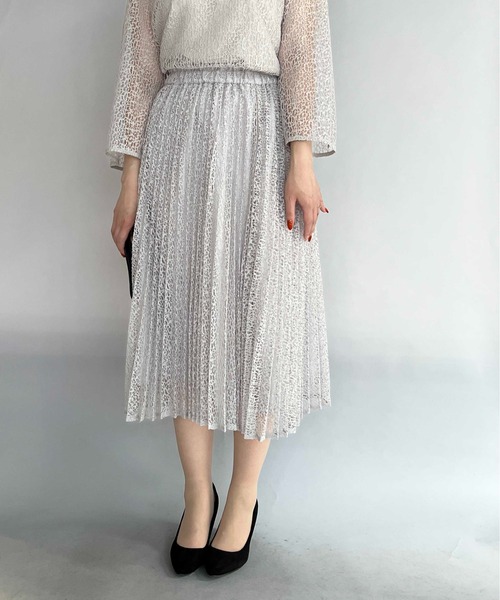 PICCIN(ピッチン)の「アイリッシュレースプリーツスカート(スカート・レディース・グレイッシュベージュ/ネイビー・M/L)」の3枚目の写真