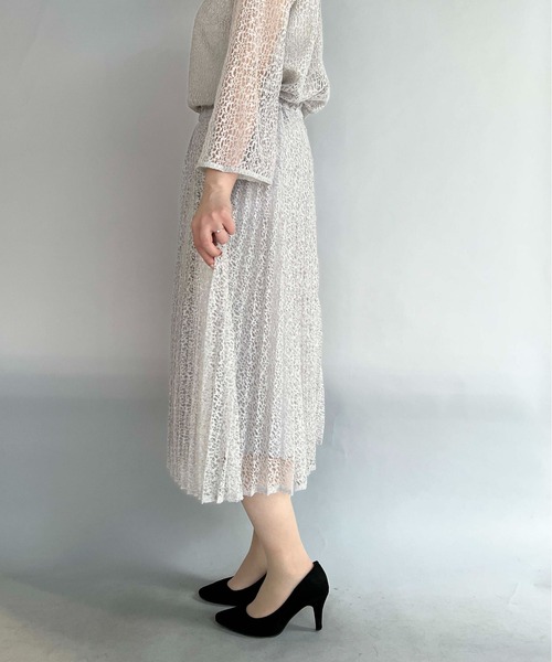 PICCIN(ピッチン)の「アイリッシュレースプリーツスカート(スカート・レディース・グレイッシュベージュ/ネイビー・M/L)」の4枚目の写真