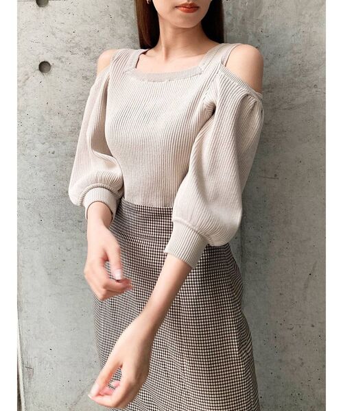 dazzlin(ダズリン)の「スクエアラインオープンリブニットトップス(ニット/セーター・レディース・オフホワイト/ブラック/パープル・FREE)」の8枚目の写真