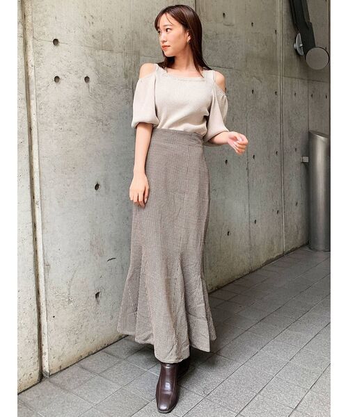 dazzlin(ダズリン)の「スクエアラインオープンリブニットトップス(ニット/セーター・レディース・オフホワイト/ブラック/パープル・FREE)」の10枚目の写真