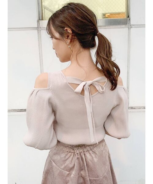 dazzlin(ダズリン)の「スクエアラインオープンリブニットトップス(ニット/セーター・レディース・オフホワイト/ブラック/パープル・FREE)」の19枚目の写真