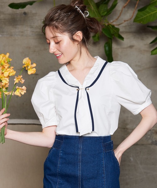 NOELA(ノエラ)の「ゴールドパーツタイブラウス(シャツ/ブラウス・レディース・ベージュ/ネイビー/オフホワイト・フリー)」の4枚目の写真