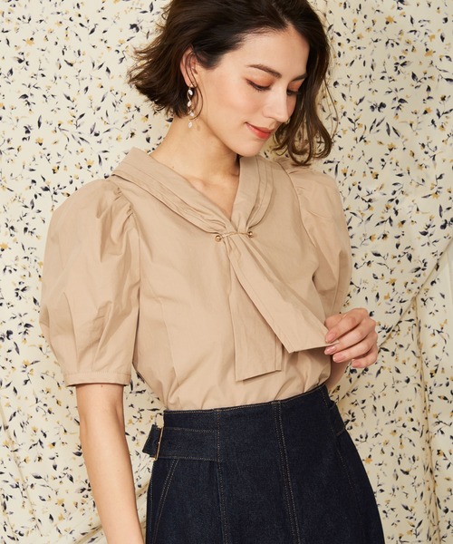 NOELA(ノエラ)の「ゴールドパーツタイブラウス(シャツ/ブラウス・レディース・ベージュ/ネイビー/オフホワイト・フリー)」の11枚目の写真