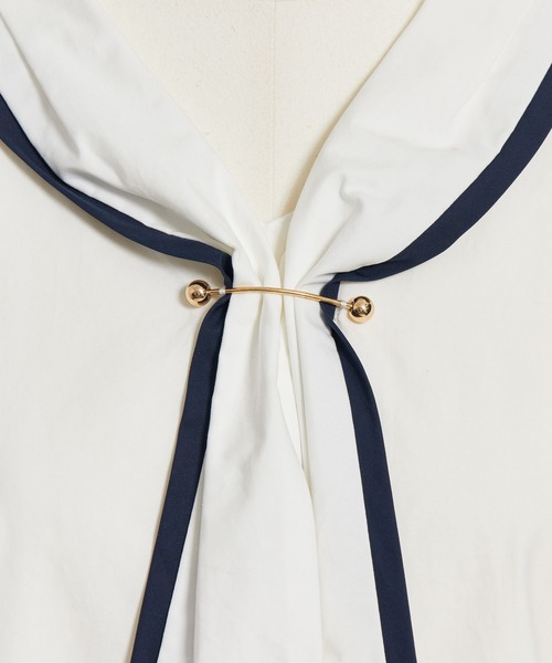 NOELA(ノエラ)の「ゴールドパーツタイブラウス(シャツ/ブラウス・レディース・ベージュ/ネイビー/オフホワイト・フリー)」の13枚目の写真