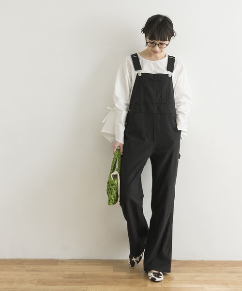 URBAN RESEARCH(アーバンリサーチ)の「セミフレアオーバーオール(サロペット/オーバーオール・レディース・ブラック/ホワイト系その他・38/36)」の8枚目の写真