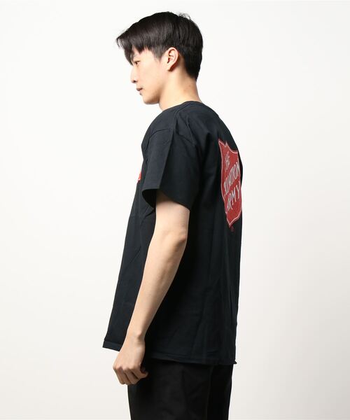 tone(トーン)の「【THE SALVATION ARMY/サルヴェ―ションアーミ】T-SHIRT WITH SHIELD FRONT&BACK(UN)(Tシャツ/カットソー・メンズ・ホワイト/ブラック/ネイビー/ベージュ・MEDIUM/X-LARGE/LARGE)」の5枚目の写真