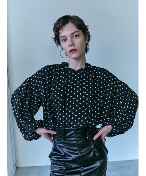 HANNE（アン）の「ボリュームスリーブブラウス（シャツ/ブラウス・レディース・ホワイト/ブラック・フリー）」の2枚目の写真