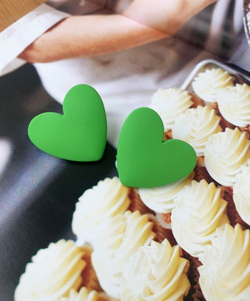 lala Born（ララボーン）の「ビッグハートピアス（ピアス（両耳用）・レディース・ピンク/イエロー/オレンジ/ブルー/グリーン/レッド・FREE）」の2枚目の写真