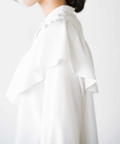 haco!（ハコ）の「洗濯機で洗えてお手入れ楽ちん！アクセサリーいらずで顔まわり華やぐ大人のフリルブラウス by que made me（シャツ/ブラウス・レディース・ホワイト/ブルー・SMALL/MEDIUM/LARGE/X-LARGE）」の18枚目の写真