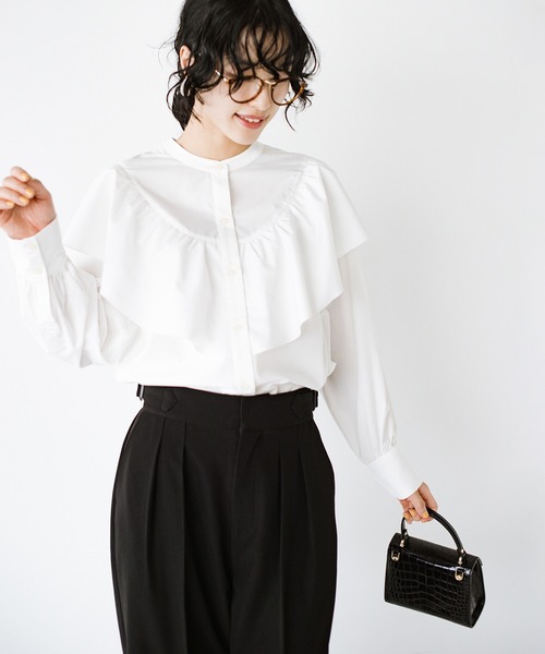 haco!（ハコ）の「洗濯機で洗えてお手入れ楽ちん！アクセサリーいらずで顔まわり華やぐ大人のフリルブラウス by que made me（シャツ/ブラウス・レディース・ホワイト/ブルー・SMALL/MEDIUM/LARGE/X-LARGE）」の8枚目の写真