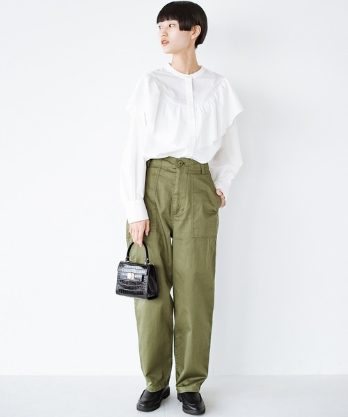 haco!（ハコ）の「洗濯機で洗えてお手入れ楽ちん！アクセサリーいらずで顔まわり華やぐ大人のフリルブラウス by que made me（シャツ/ブラウス・レディース・ホワイト/ブルー・SMALL/MEDIUM/LARGE/X-LARGE）」の19枚目の写真