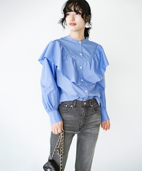 haco!（ハコ）の「洗濯機で洗えてお手入れ楽ちん！アクセサリーいらずで顔まわり華やぐ大人のフリルブラウス by que made me（シャツ/ブラウス・レディース・ホワイト/ブルー・SMALL/MEDIUM/LARGE/X-LARGE）」の16枚目の写真