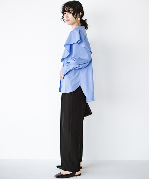 haco!（ハコ）の「洗濯機で洗えてお手入れ楽ちん！アクセサリーいらずで顔まわり華やぐ大人のフリルブラウス by que made me（シャツ/ブラウス・レディース・ホワイト/ブルー・SMALL/MEDIUM/LARGE/X-LARGE）」の6枚目の写真