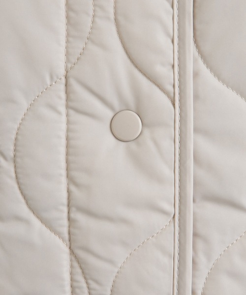 bohmal（ボマール）の「波キルティングライトベスト（ベスト・レディース・オフホワイト/カーキ/ブラック・FREE）」の6枚目の写真