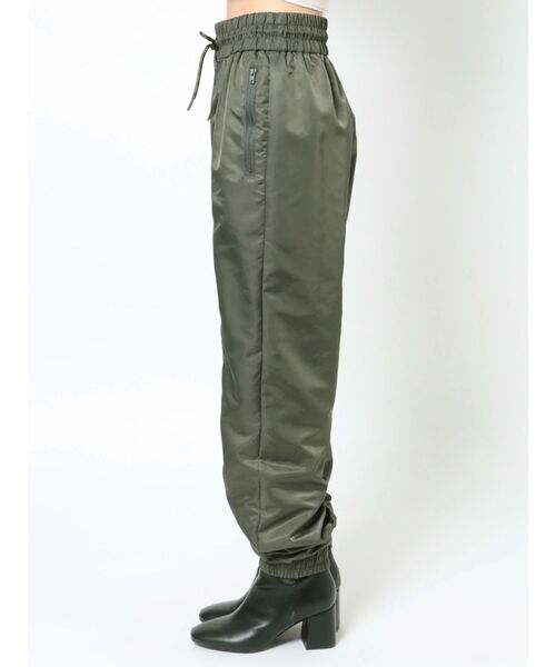 CALNAMUR(カルナムール)の「ナイロンカラーパンツ(その他パンツ・レディース・カーキ/オレンジ・FREE)」の11枚目の写真