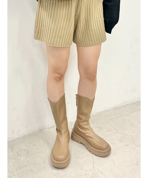 WC(ダブル シー)の「ラウンドショートブーツ(ブーツ・レディース・ベージュ/ブラック・SMALL/MEDIUM)」の5枚目の写真
