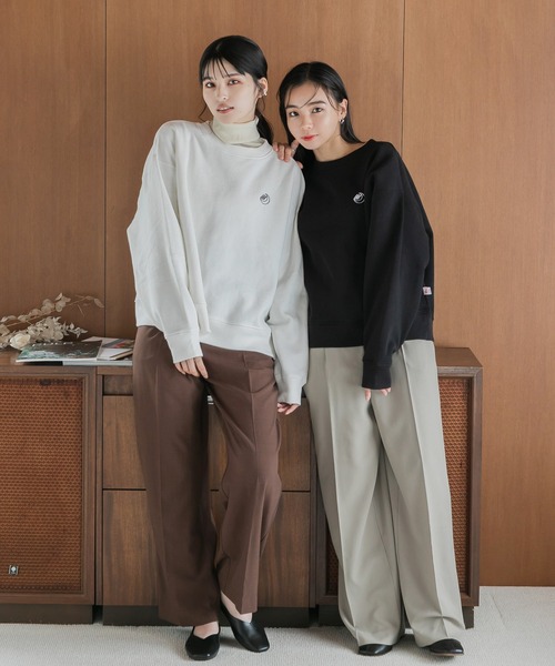 Dita Muaj.(ディータムアージュ)の「【ZOZO限定】Muaj.刺繍 ワンポイント裏起毛トレーナー(スウェット・レディース・ホワイト/ブラック・M/L)」の6枚目の写真