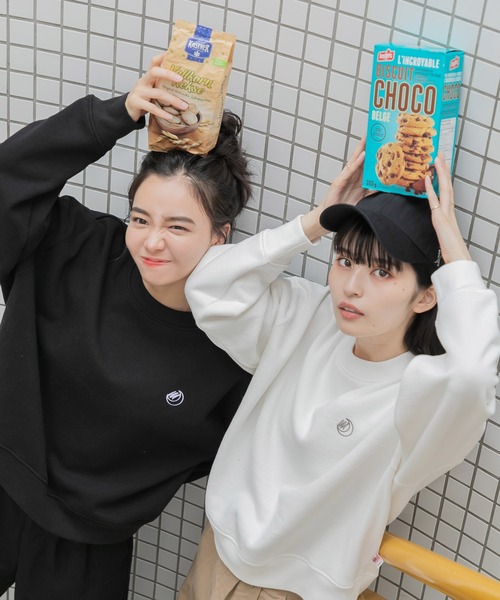 Dita Muaj.(ディータムアージュ)の「【ZOZO限定】Muaj.刺繍 ワンポイント裏起毛トレーナー(スウェット・レディース・ホワイト/ブラック・M/L)」の5枚目の写真