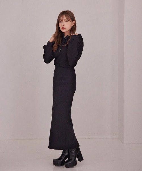 ANDGEEBEE（アンジービー）の「スウェットフーディーワンピ（ワンピース・レディース・アイボリー/ブラック・MEDIUM）」の2枚目の写真