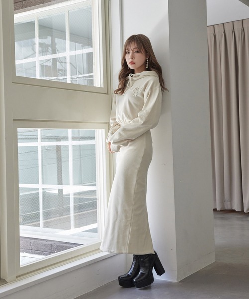 ANDGEEBEE（アンジービー）の「スウェットフーディーワンピ（ワンピース・レディース・アイボリー/ブラック・MEDIUM）」の12枚目の写真