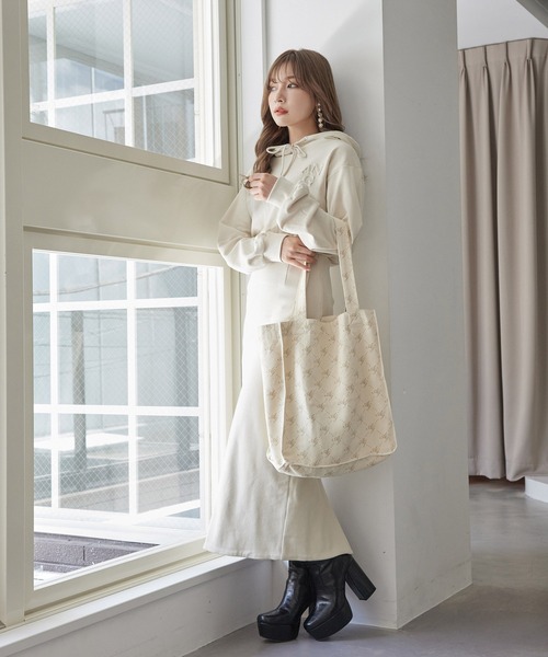 ANDGEEBEE（アンジービー）の「スウェットフーディーワンピ（ワンピース・レディース・アイボリー/ブラック・MEDIUM）」の16枚目の写真