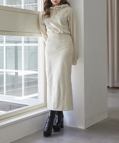 ANDGEEBEE（アンジービー）の「スウェットフーディーワンピ（ワンピース・レディース・アイボリー/ブラック・MEDIUM）」の14枚目の写真