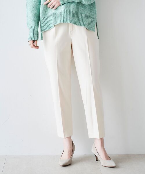 le.coeur blanc(ルクールブラン)の「コスミカルウォームタックテーパードパンツ(スラックス・レディース・オフホワイト/ブルー/パープル/ブラック・34/36/38/40)」の15枚目の写真