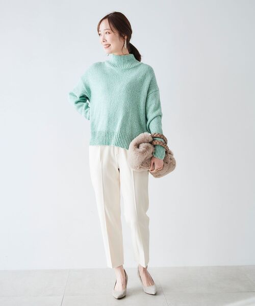 le.coeur blanc(ルクールブラン)の「コスミカルウォームタックテーパードパンツ(スラックス・レディース・オフホワイト/ブルー/パープル/ブラック・34/36/38/40)」の17枚目の写真