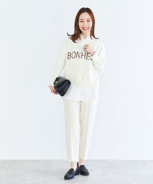 le.coeur blanc(ルクールブラン)の「コスミカルウォームタックテーパードパンツ(スラックス・レディース・オフホワイト/ブルー/パープル/ブラック・34/36/38/40)」の19枚目の写真