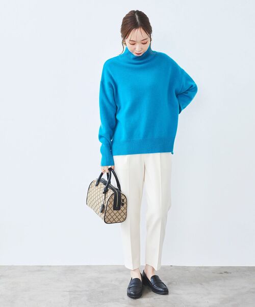 le.coeur blanc(ルクールブラン)の「コスミカルウォームタックテーパードパンツ(スラックス・レディース・オフホワイト/ブルー/パープル/ブラック・34/36/38/40)」の20枚目の写真